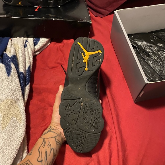 Jordan 9 Charcoal Gold University - Picture 6 of 6